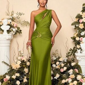 Elegant Green One-Shoulder Dress